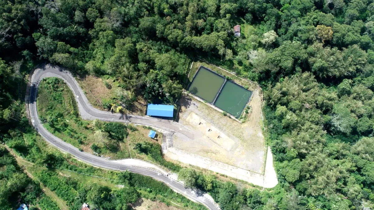 Tampak atas area Wellpad A PLTP Mataloko FTP 2 (2X10 MW) yang telah rampung 100 persen sebagai bagian dari penyiapan infrastruktur untuk mendukung tahapan pengeboran panas bumi.
