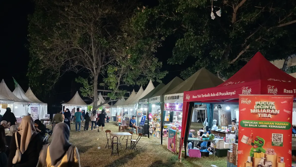 UMKM: Puluhan UMKM di Lombok Timur berjejer saat acara festival Muharram di GOR Lalu Muhaimin Selong belum lama ini. 