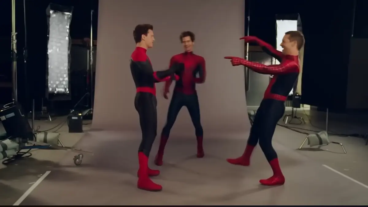 Aksi Tobey Maguire, Tom Holland, dan Andrew Garfield sebagai Spider-Man. 