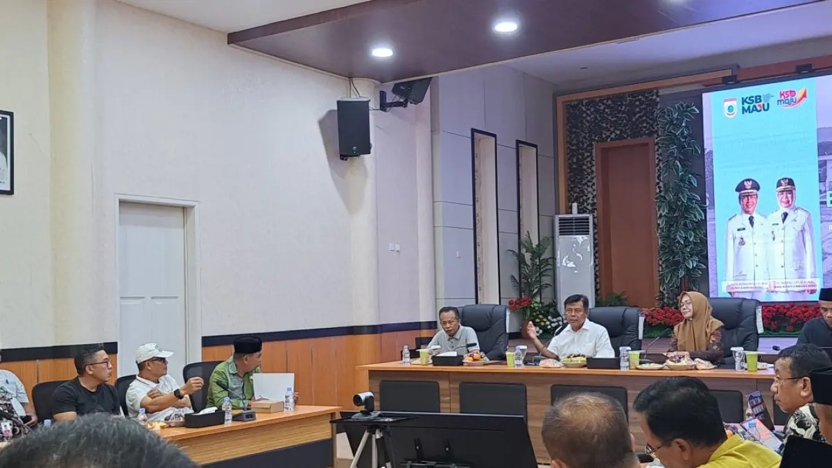 Bupati KSB Amar Nurmansyah didampingi Wabup Hanipah memberikan arahan umum penyusunan RKPD 2027 di Aula Graha Fitrah, beberapa hari lalu.