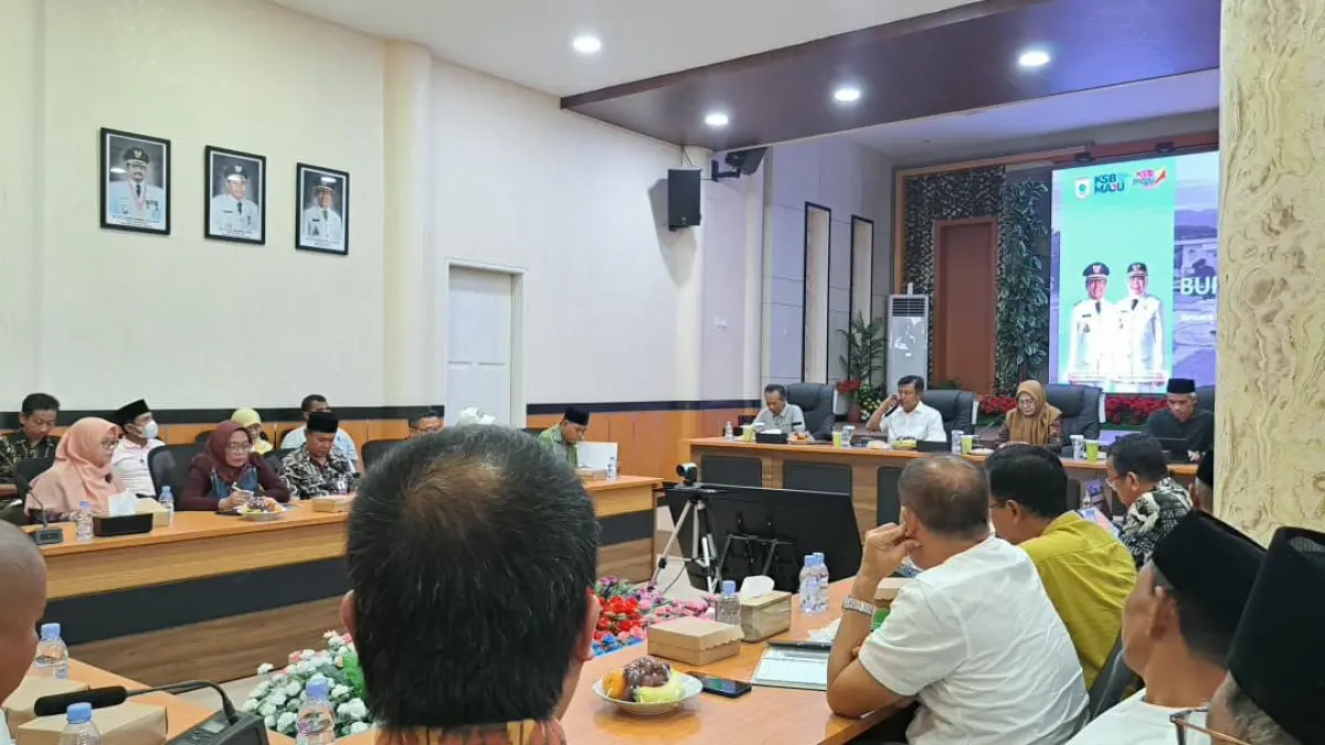 Bupati KSB Amar Nurmansyah didampingi Wabup Hanipah memberikan arahan umum penyusunan RKPD 2027 di Aula Graha Fitrah, beberapa hari lalu.