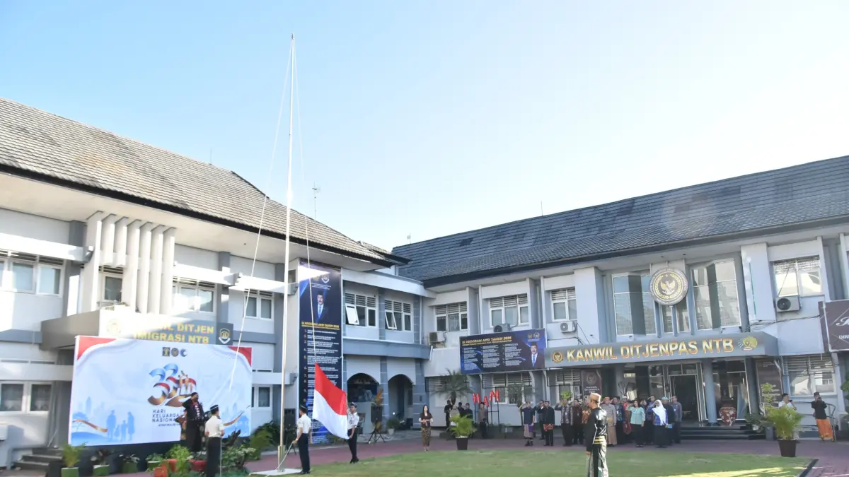 Jajaran Kanwil Kemenkum NTB mengikuti Upacara Peringatan Hari Keluarga Nasional (Harganas) ke-33 Tahun 2026 di Mataram, Senin (29/6).