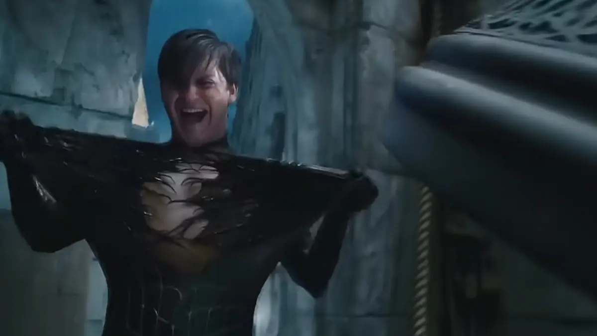 Kostum symbiote berwarna hitam Spider-Man.