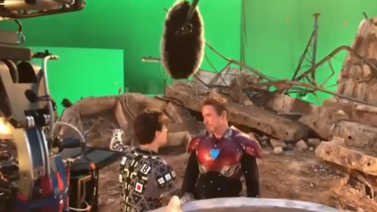Momen Tom Holland menggunakan mocap saat syuting menjadi Spider-Man. 