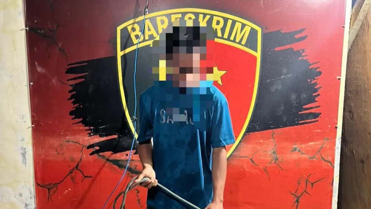 Pelaku G diamankan bersama kambing curiannya di Polres Dompu, Senin (29/6).