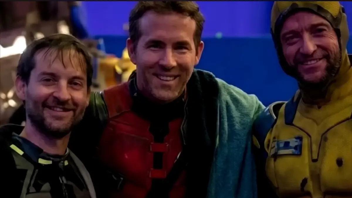 Pose Tobey Maguire, Ryan Reynolds, dan Hugh Jackman.