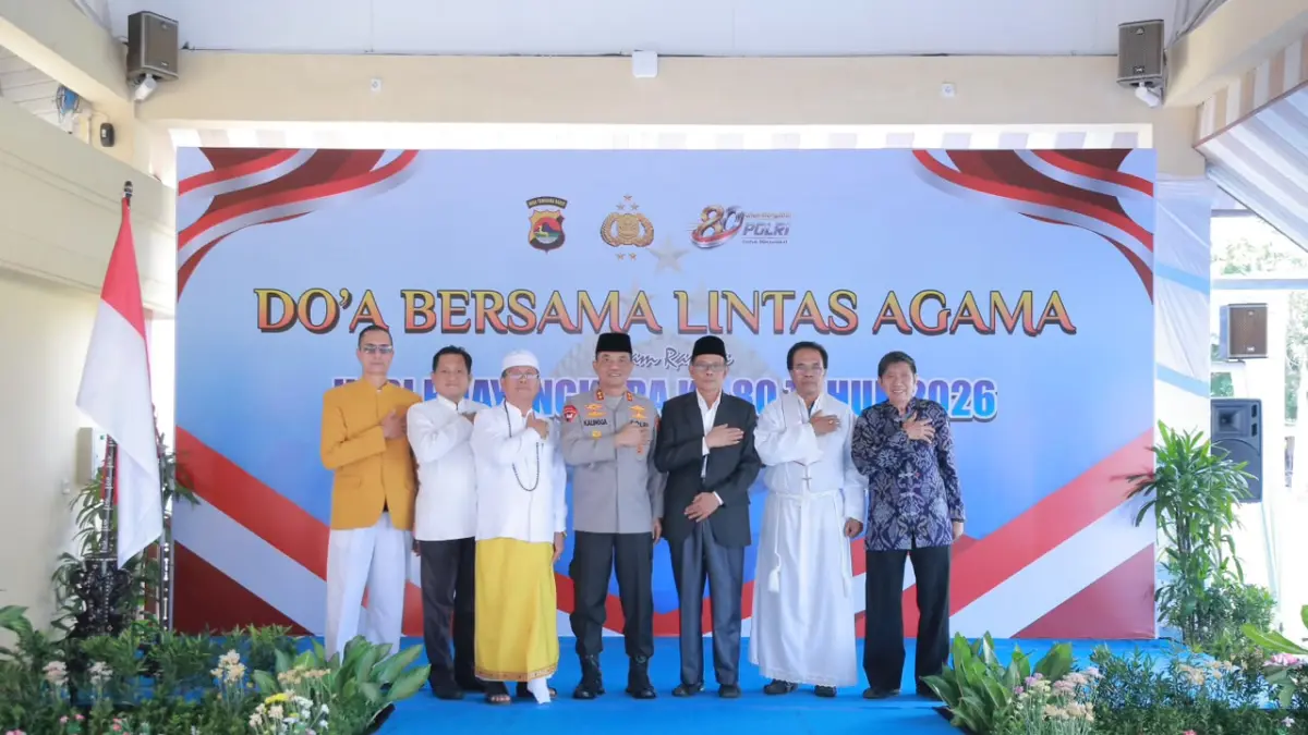 Kapolda NTB Irjen Pol. Kalingga Rendra Raharja bersama para tokoh lintas agama.