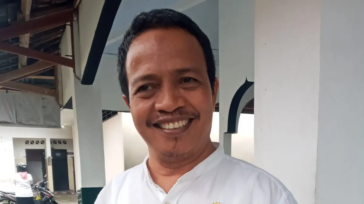 Kepala SMPN 22 Mataram Nasrullah