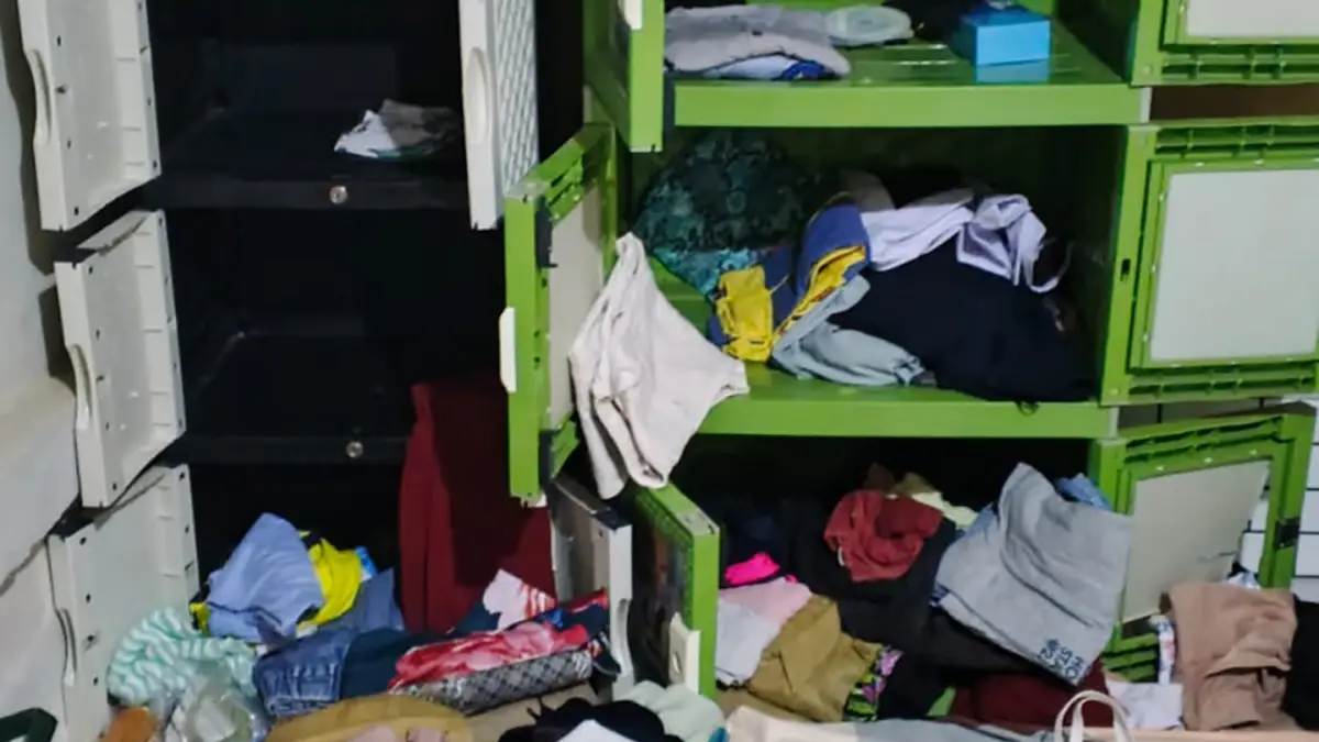 Kondisi rumah korban yang berantakan setelah dibobol maling. 