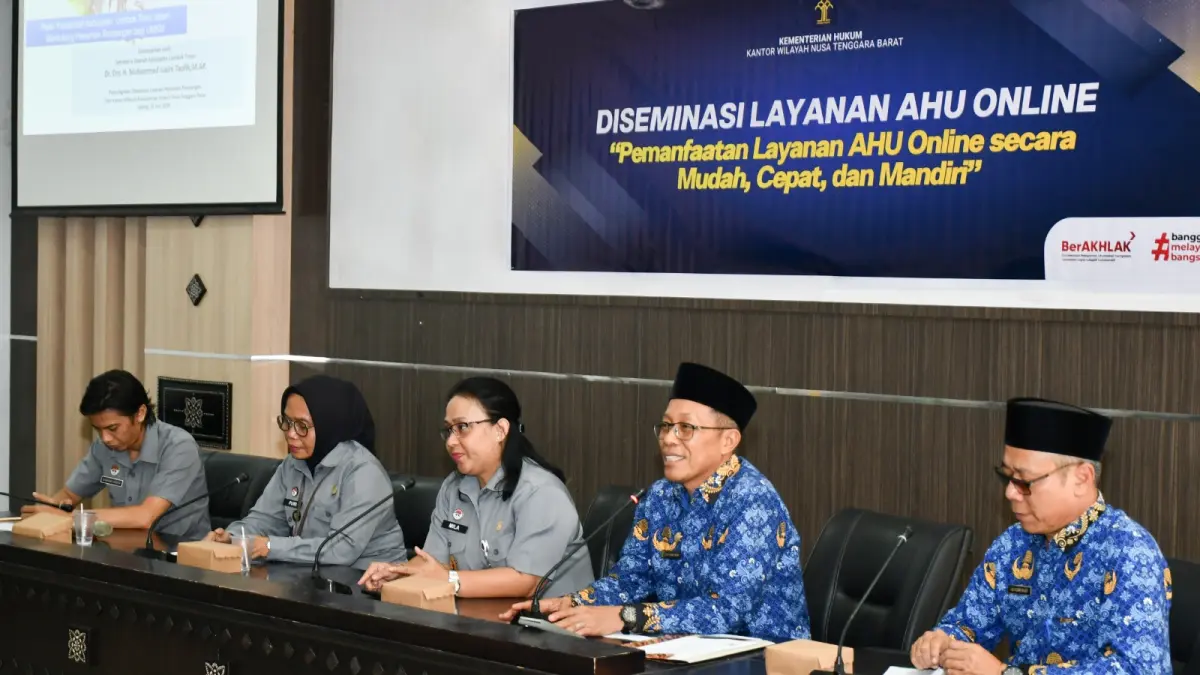 LEGALITAS USAHA: Sekretaris Daerah Lombok Timur M Juaini Taofik saya membuka kegiatan Diseminasi Layanan Administrasi Hukum Umum Online