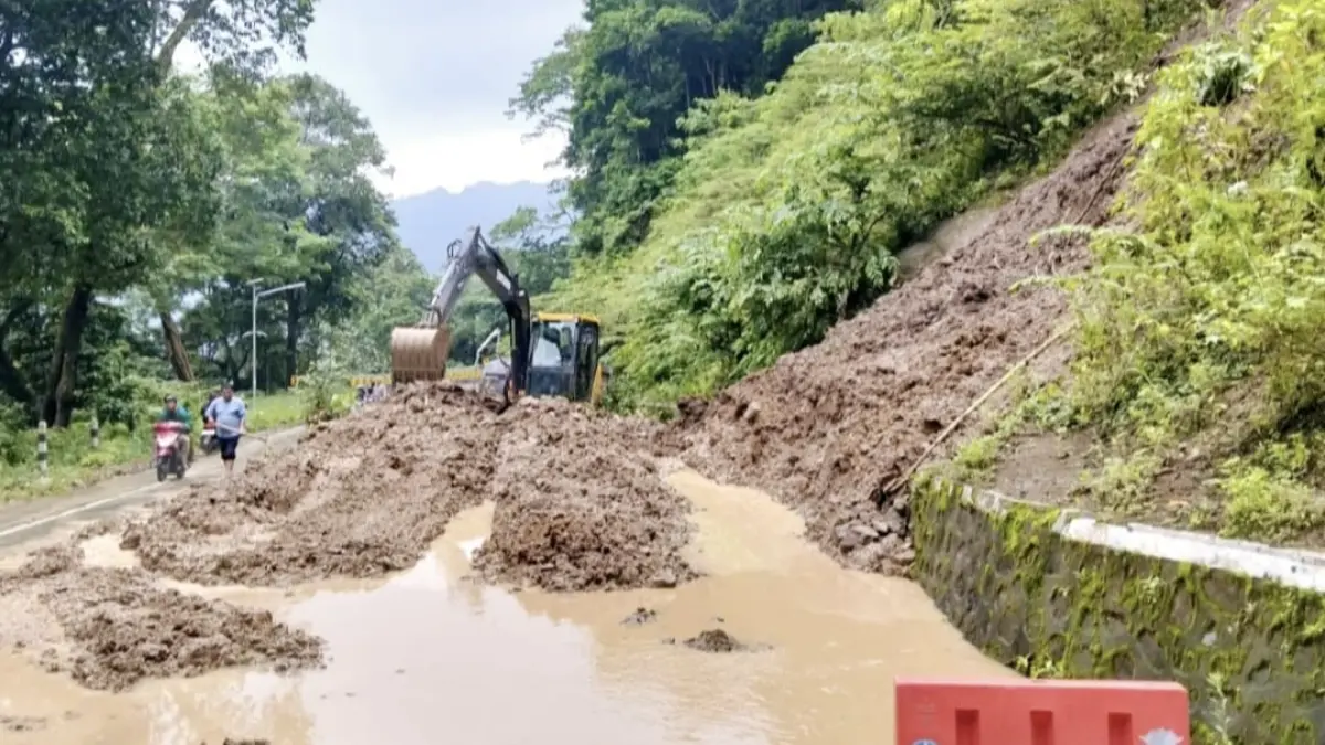 Longsor pernah terjadi di ruas jalan provinsi Rembiga-Pemenang, Pusuk, Kabupaten Lombok Utara (KLU) pada akhir 2025 lalu. DPRD NTB mendorong pemanfaatan BTT untuk memaksimalkan penanganan bencana.