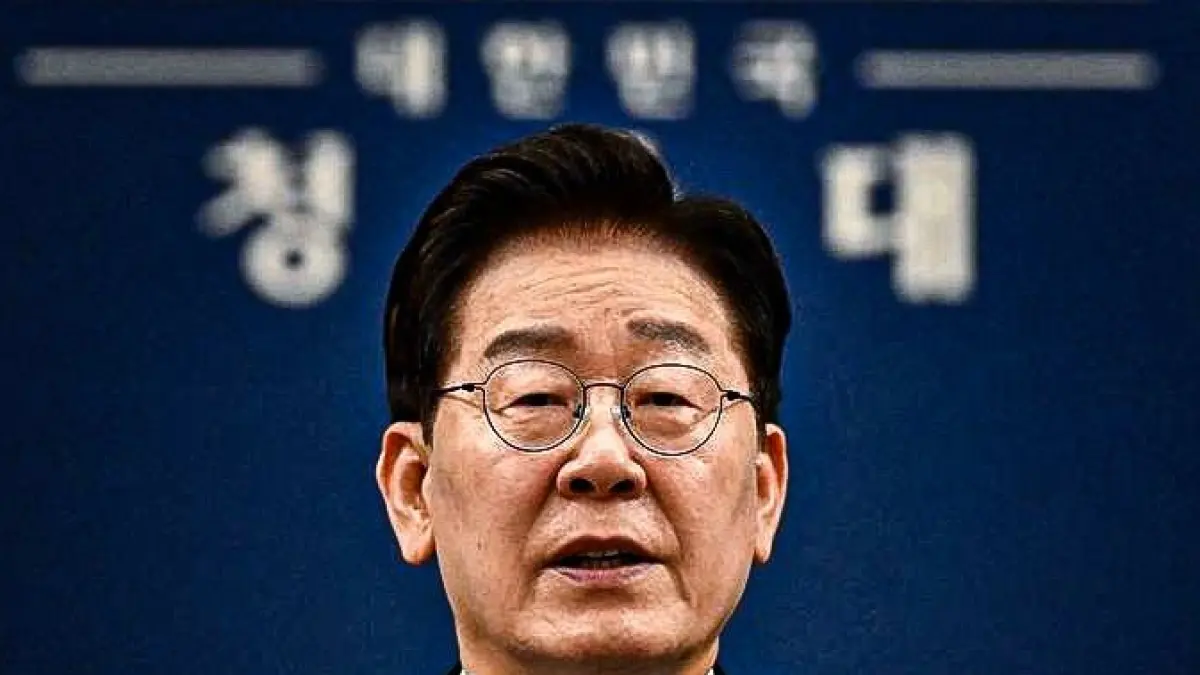 Presiden Korea Selatan Lee Jae-myung mengecam keras kegagalan Timnas Korea Selatan di Piala Dunia 2026. Ia meminta investigasi terhadap KFA dan menegaskan perlunya reformasi menyeluruh demi masa depan sepak bola Negeri Ginseng.