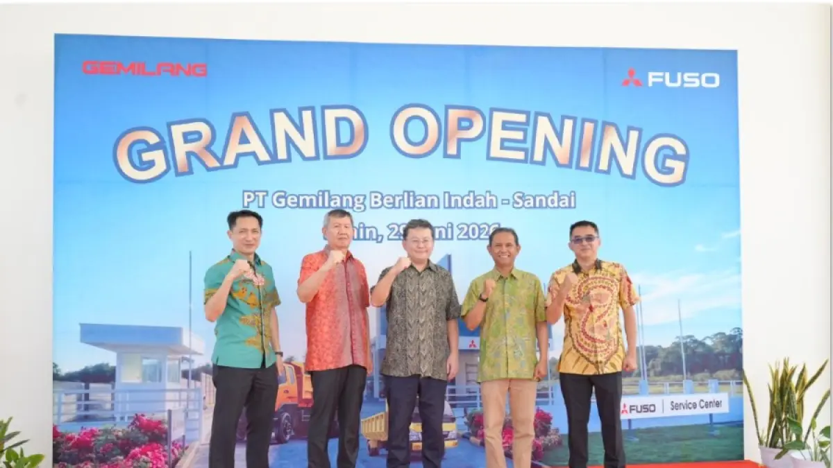 Targetkan Zero Down Time, Mitsubishi Fuso Resmikan Fuso Service Center di Jalur Logistik Bauksit dan Sawit Kalimantan Barat.