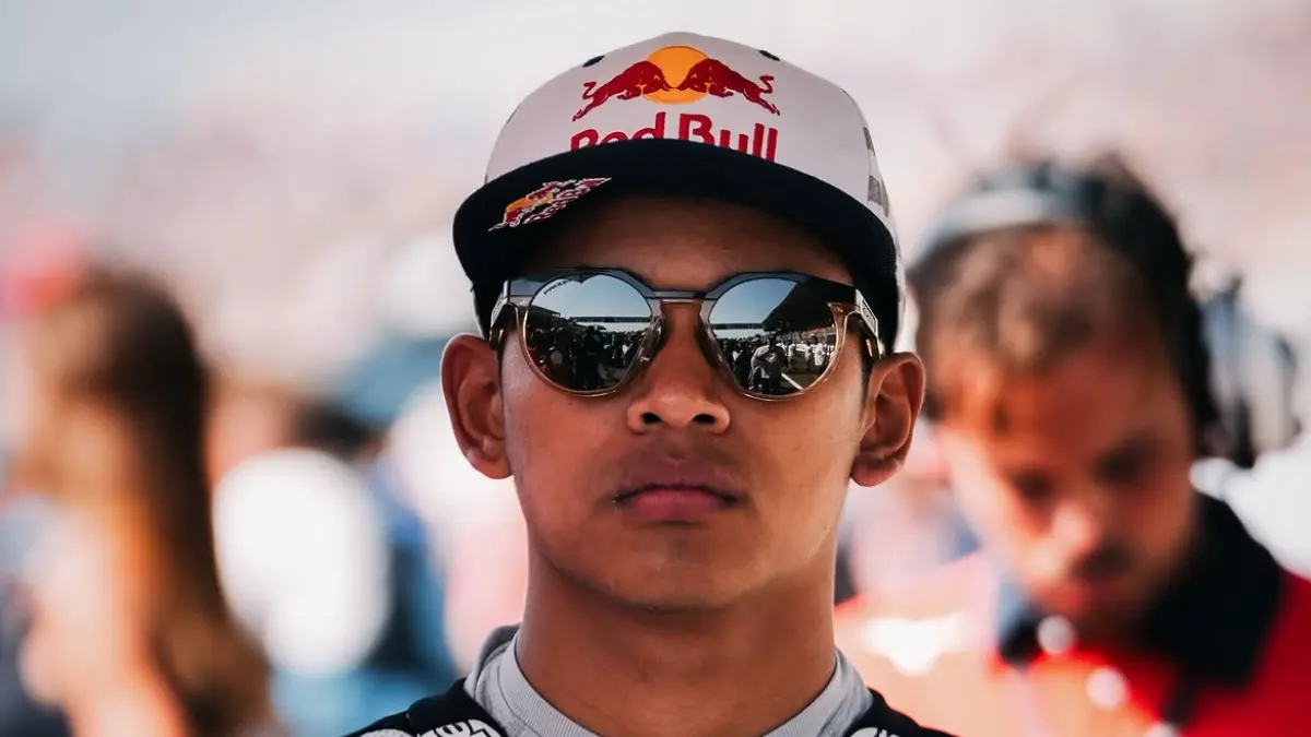 Veda Ega Pratama gagal finis di Moto3 Belanda 2026 usai terjatuh saat memimpin rombongan depan. Ia bertekad bangkit di GP Jerman. (Instagram Veda Ega Pratama)