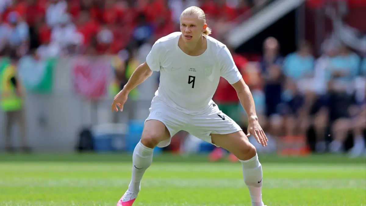Hasil Norwegia vs Pantai Gading Piala Dunia 2026 berakhir 2-1. Gol tap-in Erling Haaland bawa timnya lolos babak 16 besar tantang Brasil.