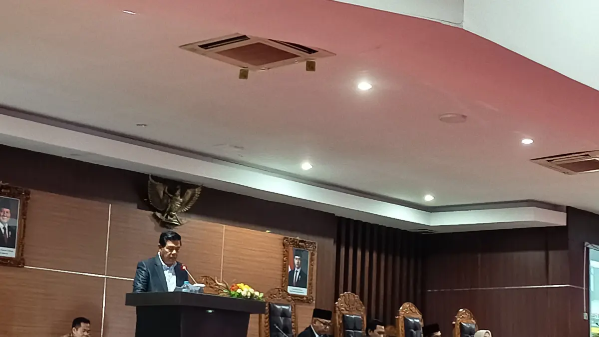 PARIPURNA: Bupati Lombok Timur saat Penyampaian penjelasan kepala daerah atas Rancangan Peraturan Daerah tentang Pertanggungjawaban Pelaksanaan Anggaran Pendapatan dan Belanja Daerah Kabupaten Lombok Timur Tahun Anggaran 2025.