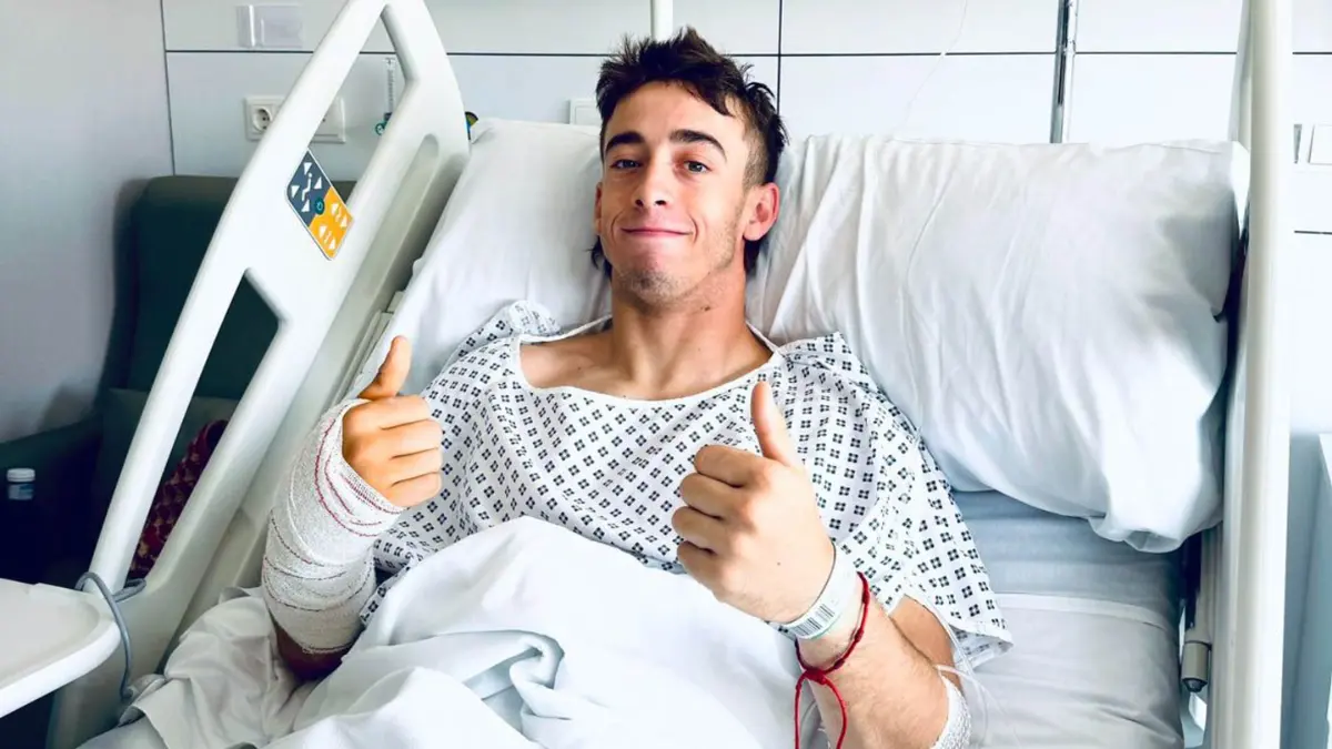 Pedro Acosta sukses menjalani operasi pergelangan tangan kanan. KTM optimistis pembalap Spanyol itu bisa kembali tampil di MotoGP Jerman 2026. (Instagram Red Bull KTM Factory Racing)