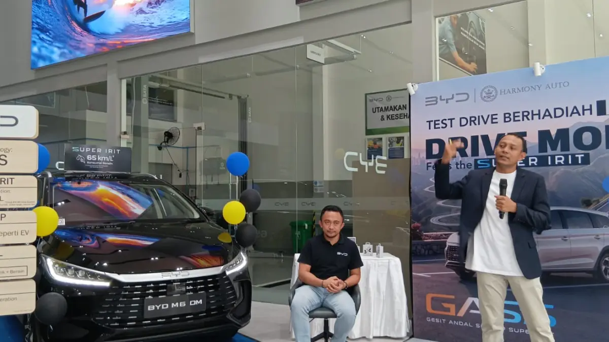 Dealer resmi BYD Harmoni Lombok terus kenalkan kendaraan ramah lingkungan. Kali ini BYD M6 DM dikenalkan ke masyarakat NTB.