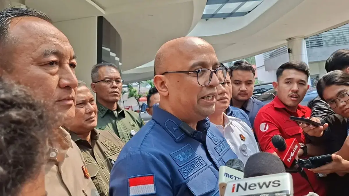 JAM Pidsus Kejagung Syarief Sulaeman Nahdi menyampaikan keterangan kepada awak media terkait perkembangan penanganan kasus dugaan korupsi MBG pada Kamis (2/7). (JawaPos.com)