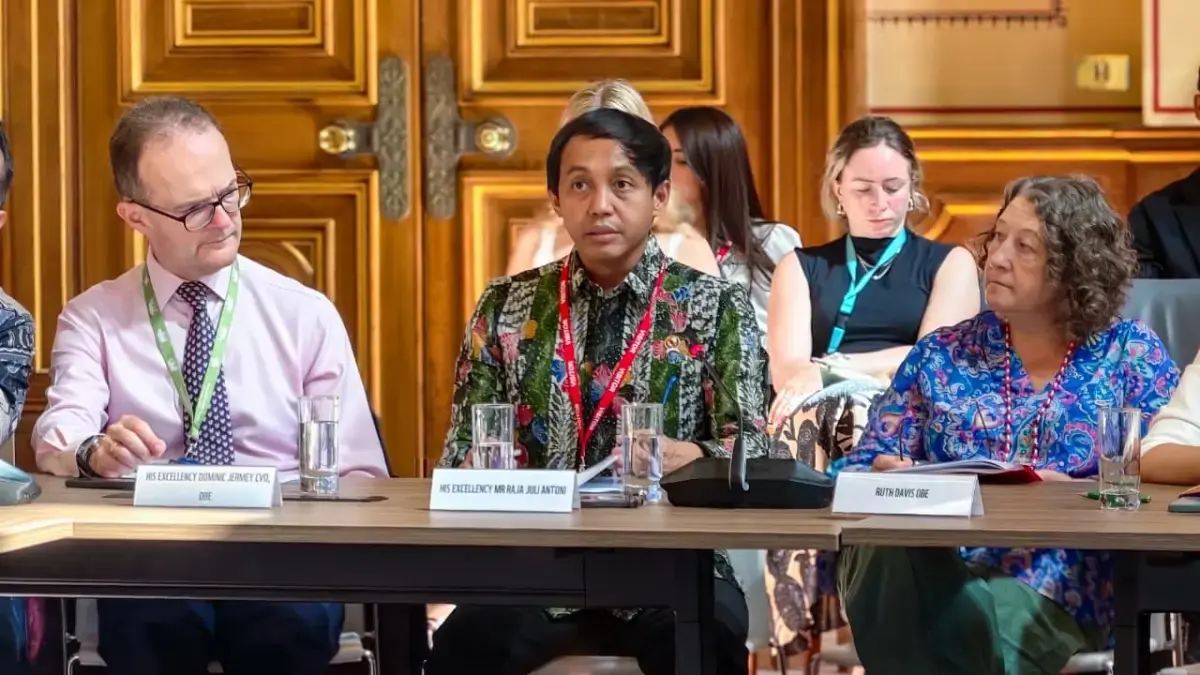 Menhut Raja Juli Antoni dalam Roundtable Meeting dalam rangkaian London Climate Action Week 2026 di Inggris. (Kemenhut)