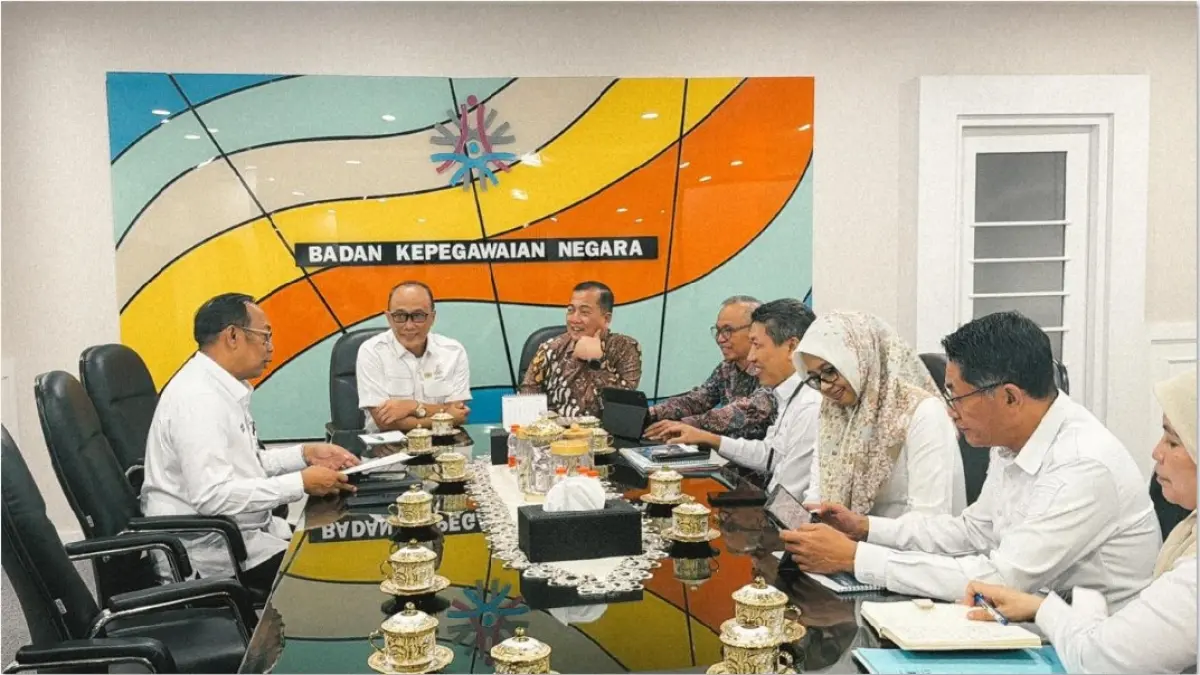 ASN: Gubernur NTB Lalu Muhamad Iqbal bersama jajaran pimpinan Pemprov NTB dalam pertemuan yang dipimpin Kepala BKN RI Zudan Arif Fakrulloh di Kantor BKN, Jakarta, Rabu (1/7). (DISKOMINFOTIK NTB/LOMBOK POST)