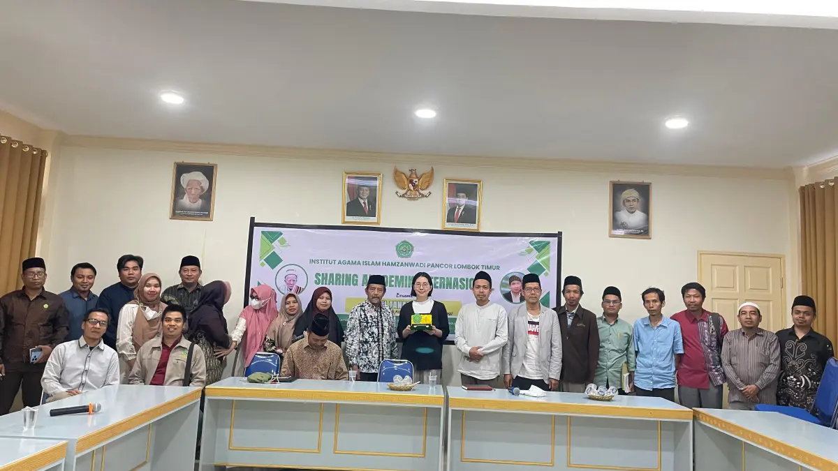 DIKUSI: Wakil Rektor 1 IAIH Pancor saat foto bersama dengan pemateri diskusi antropologi dari alumni Program Doktor Antropologi dari Kanazawa University, Jepang Saki Tanada. 