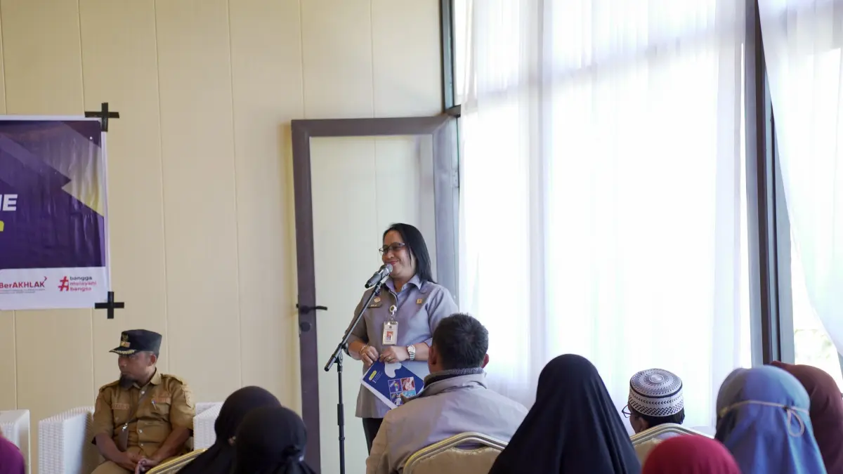 SOSIALIASI: Kepala Kantor Wilayah Kementerian Hukum NTB, I Gusti Putu Milawati saat sosialisasi layanan Administrasi Hukum Umum Online di Kantor Camat Sembalun.