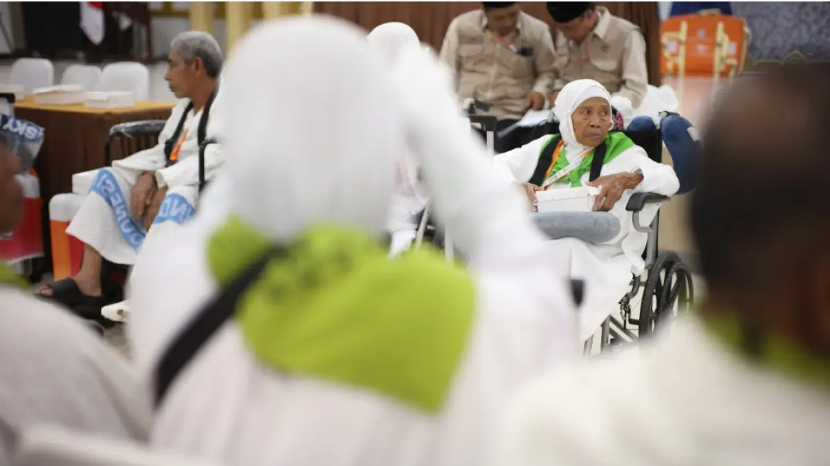 TAMU ALLAH: Jamaah calon haji asal Bumi Gora saat berada di UPT Asrama Haji NTB sebelum diberangkatkan ke Tanah Suci. (IVAN/LOMBOK POST)