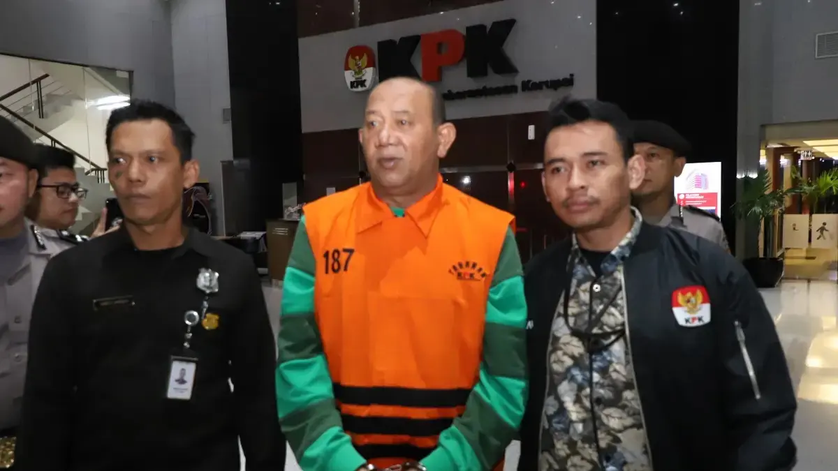 Bupati Langkat, Syah Afandin (SAF), resmi ditahan oleh Komisi Pemberantasan Korupsi (KPK) pada Sabtu (4/7/2026) dini hari WIB, setelah ditetapkan sebagai tersangka dalam kasus dugaan suap proyek di lingkungan Pemerintah Kabupaten Langkat, Sumatera Utara. (JawaPos.com)