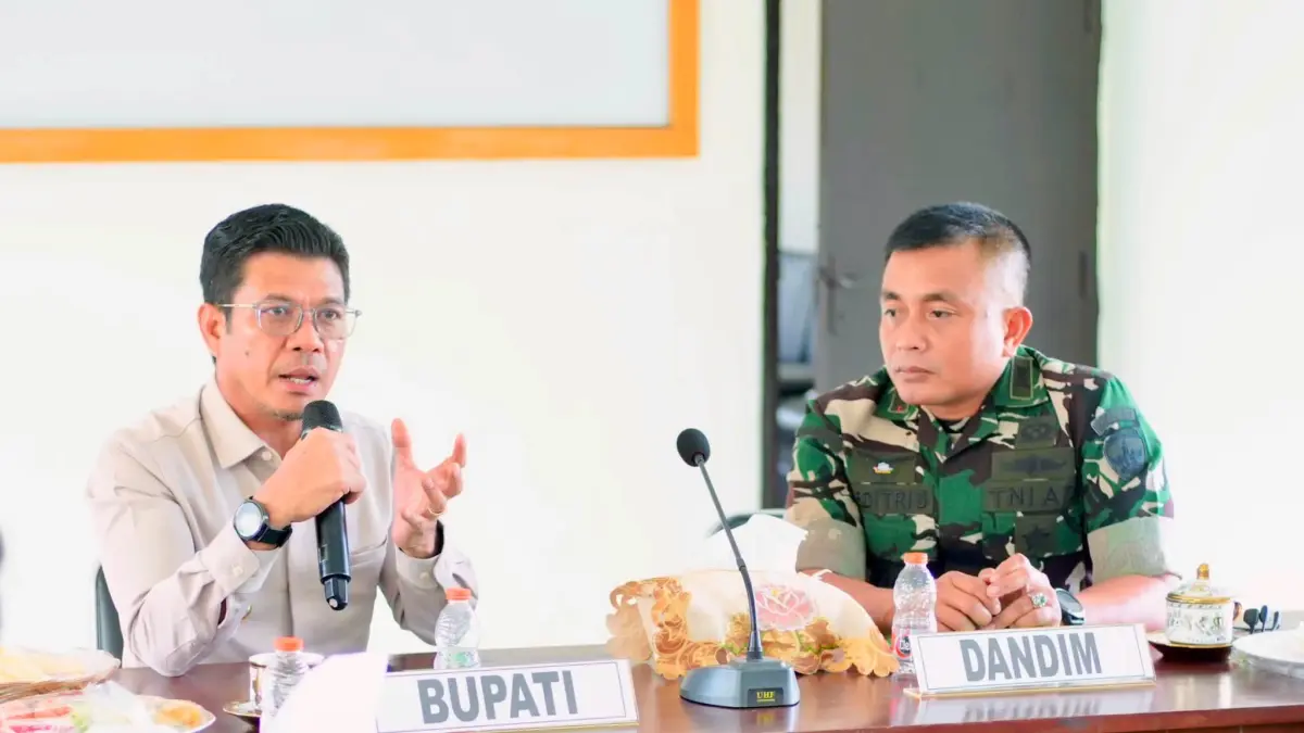 Bupati Dompu Bambang Firdaus dan Dandim 1614/Dompu Letkol Czi Dedi Tri Sulistyo mengikuti Rakornis TMMD ke-129 tahun 2026 secara virtual bersama Mabes TNI, Kamis (2/7).