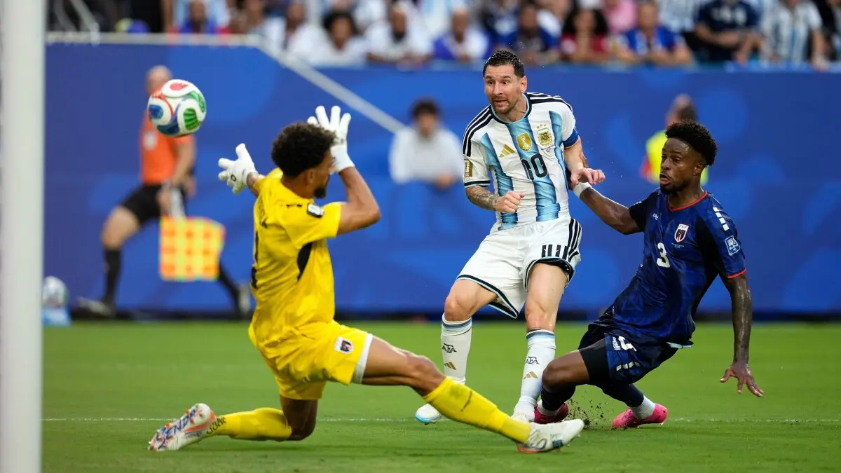 Hasil Piala Dunia 2026: Lionel Messi frustrasi dihadang kiper 40 tahun Vozinha, akui kagum usai laga dramatis Argentina vs Cabo Verde.