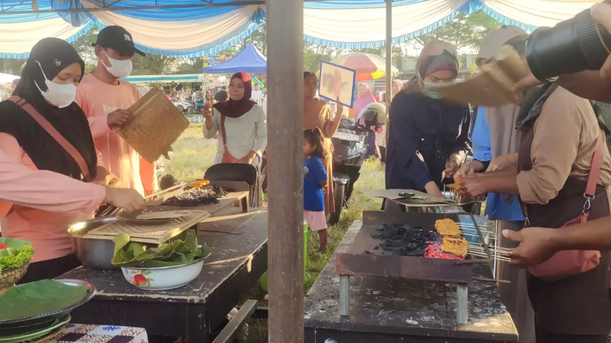MERIAH: Peserta ikut Festival Sate Tanjung. Ini akan menjadi agenda tahunan Pemda KLU.