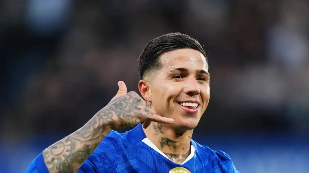 Real Madrid rilis pernyataan resmi bantah rumor Enzo Fernandez. Tegaskan tak pernah ada pendekatan dan jaga hubungan dengan Chelsea.