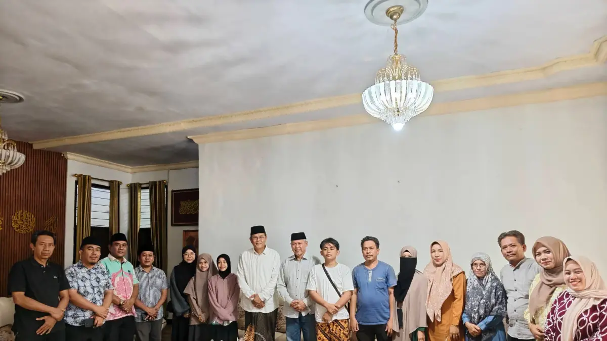 Bupati Sumbawa Syarafuddin Jarot melepas tujuh peserta training center MTQ XXXI tingkat nasional di pendopo bupati setempat, Sabtu (4/7).