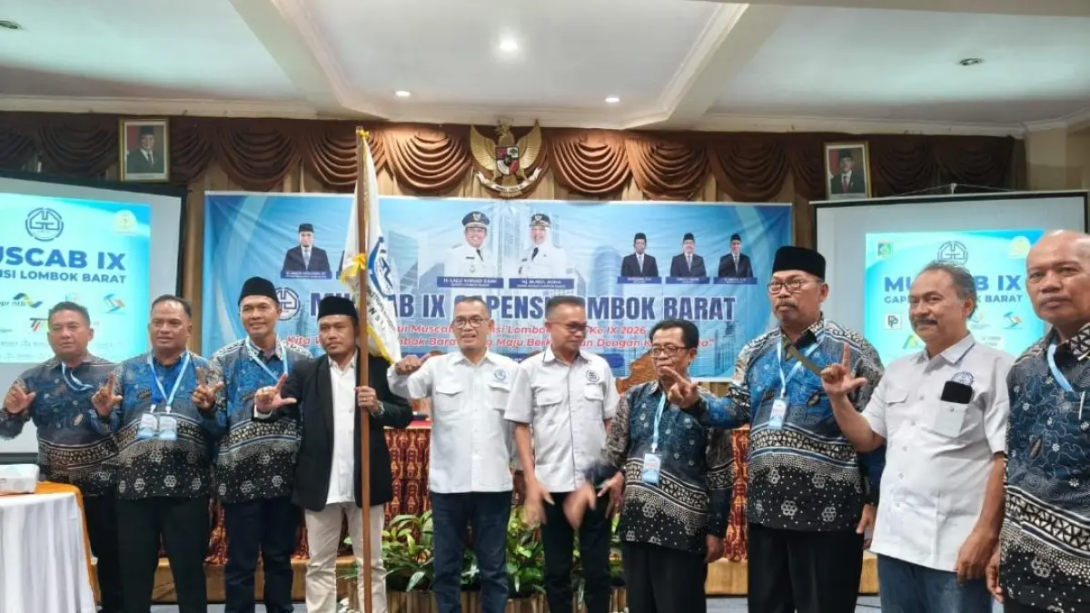 SINERGI KONSTRUKSI: Muscab Gapensi Lobar memilih H. Haerudin sebagai nakhoda baru. Bupati Lobar Lalu Ahmad Zaini yang hadir dalam Muscab menekankan pentingnya peningkatan kompetensi dan adaptasi teknologi digital bagi para pengusaha konstruksi lokal.

