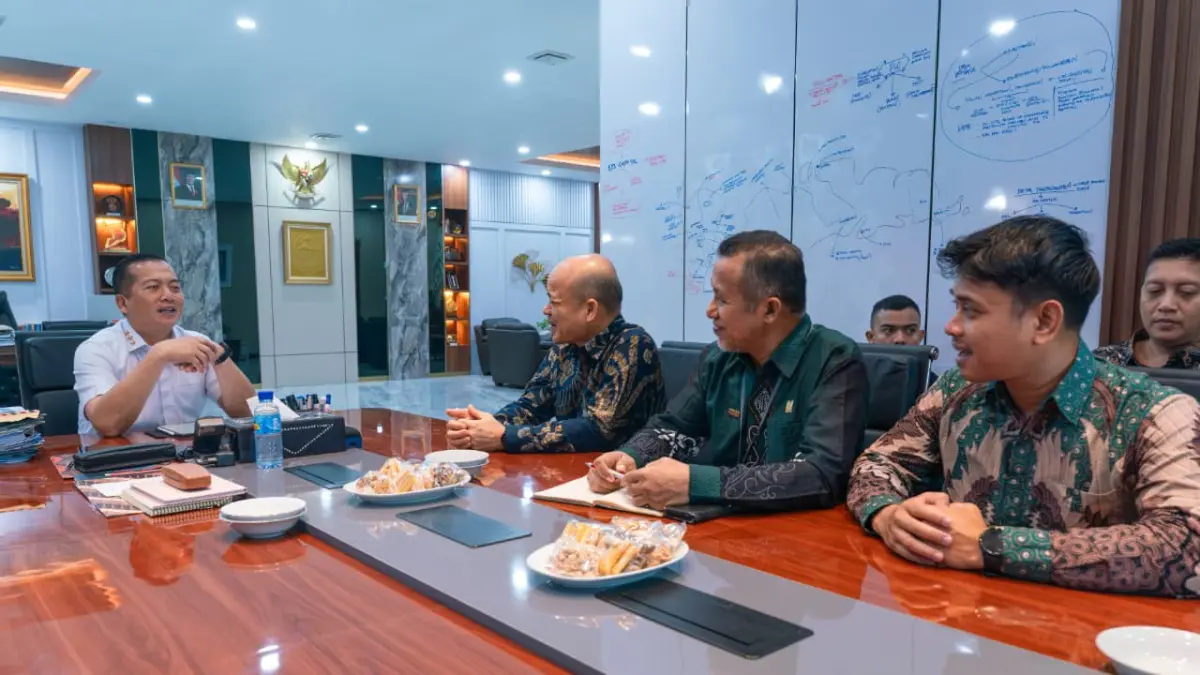 General Manager PT PLN (Persero) UIP Nusra RDW. Manurung beserta jajaran manajemen melakukan audiensi dengan Gubernur NTB Lalu Muhamad Iqbal, Senin (6/7).