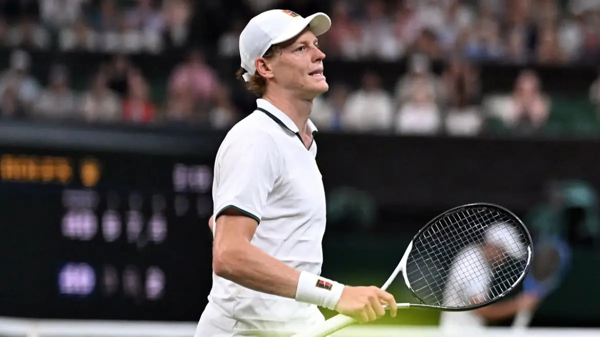 Jannik Sinner mengalahkan Shintaro Mochizuki 6-3, 7-6, 6-3 dan lolos ke perempat final Wimbledon 2026. Jan-Lennard Struff jadi lawan berikutnya. (Instagram ATP)