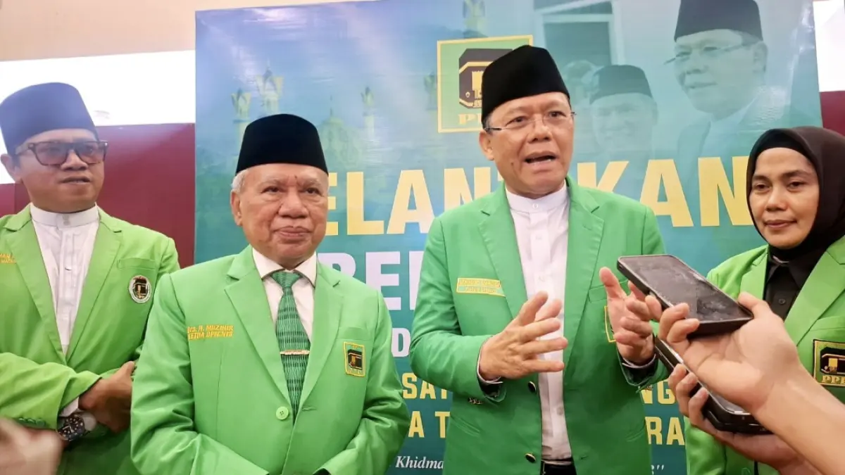 Ketua Umum Ketua Umum PPP Muhamad Mardiono didampingi Ketua DPW PPP NTB H Muzihir dan Sekretaris DPW Sitti Ari menyampaikan pernyataan sikap soal wacana kenaikkan PT dalam revisi UU Pemilu.