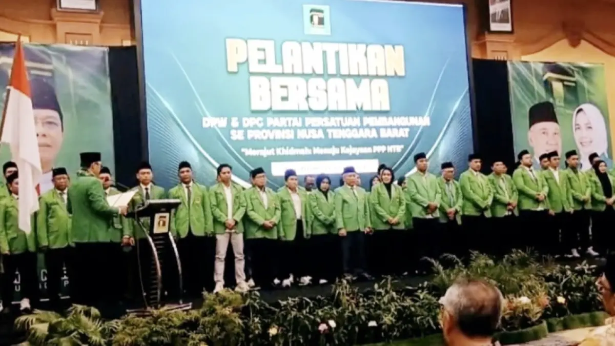Ketua Umum Ketua Umum PPP Muhamad Mardiono membacakan ikrar pelantikan pengurus DPW dan DPC PPP se-NTB, Sabtu (4/7).&nbsp;
