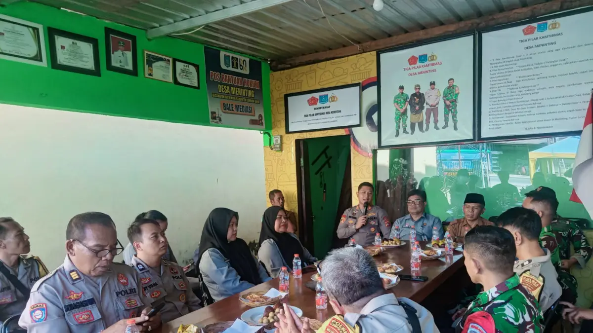 Kepala Divisi Peraturan Perundang-undangan dan Pembinaan Hukum Kanwil Kemenkum NTB, Edward James Sinaga, menghadiri peresmian Bale Mediasi 3 Pilar di Desa Meninting, Lombok Barat. Bale Mediasi diharapkan memperkuat penyelesaian sengketa masyarakat melalui pendekatan restorative justice.