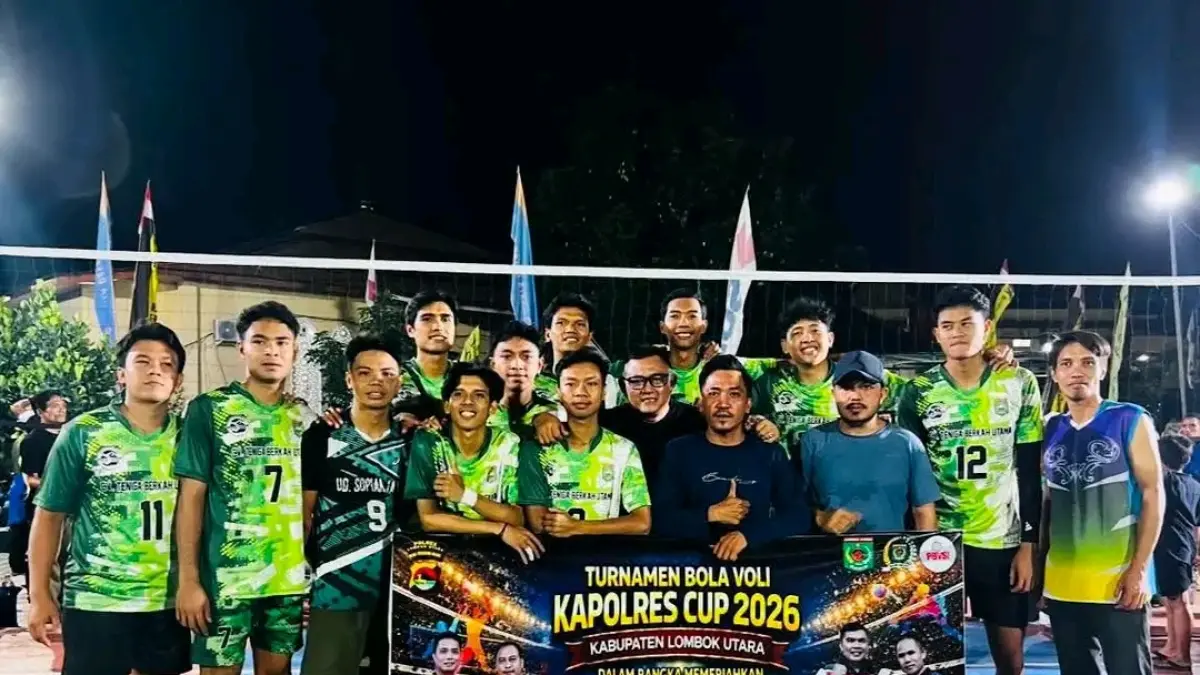JUARA I: Tim Voli Desa Teniga yang berhasil menjuarai turnamen Kapolres Cup, beberapa waktu lalu.