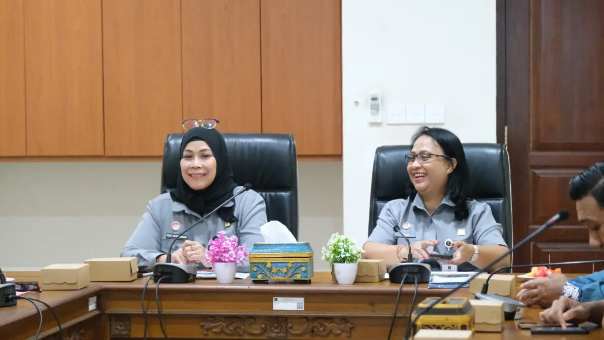 Kepala Kanwil Kemenkum NTB, I Gusti Putu Milawati, bersama Kepala Kanwil Kemenkum Bali, Eem Nurmanah, saat koordinasi penguatan pelindungan Kekayaan Intelektual Komunal (KIK) di Denpasar.