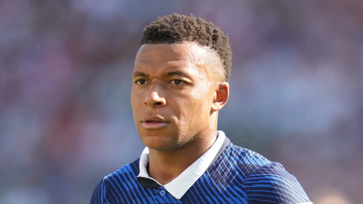 Kylian Mbappé merespons keras dugaan ujaran rasis Senator Paraguay Celeste Amarilla. Pemerintah Paraguay pun secara resmi mengecam pernyataan tersebut dan menegaskan komitmennya melawan segala bentuk diskriminasi.