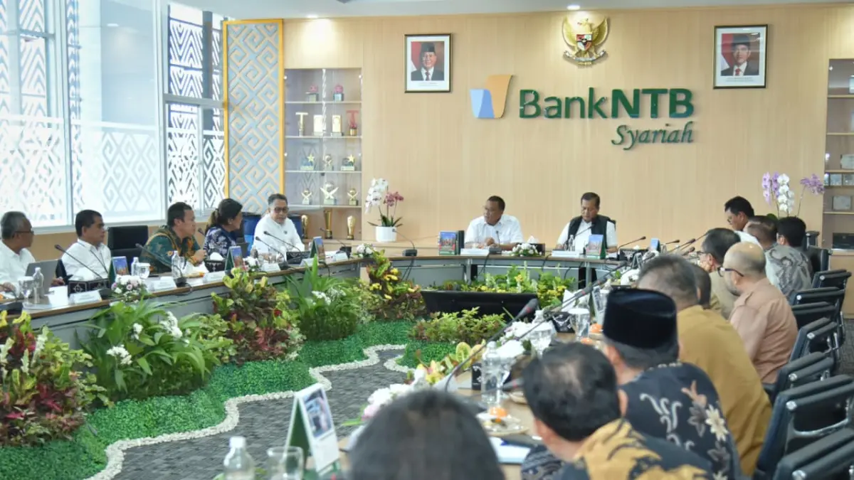 Suasana Rapat Koordinasi dan Sinkronisasi Program Lingkungan Hidup dalam Pengelolaan Sampah, Pengendalian Pencemaran, dan Kerusakan Lingkungan Hidup yang digelar di Mataram, Selasa (7/7). (DISKOMINFOTIK NTB FOR LOMBOK POST).