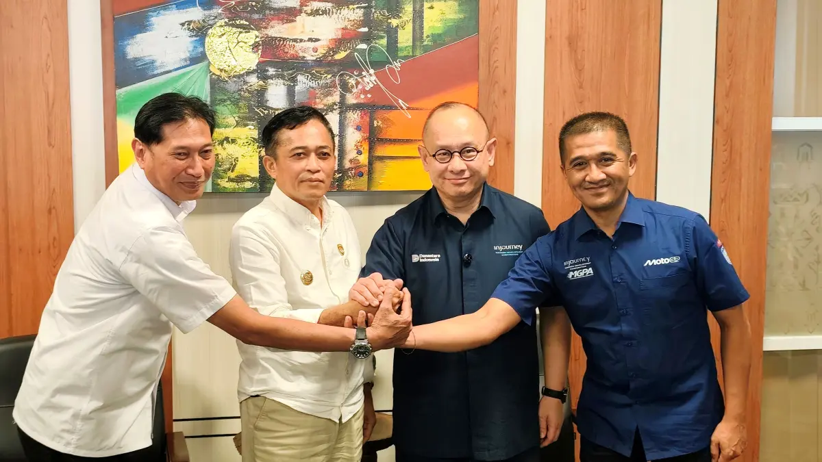  Direktur Operasional MGPA Donny Mahardjono, Bupati Loteng Lalu Pathul Bahri, Direktur Operasi ITDC Troy Reza Warokka dan GM The Mandalika Pari Wijaya berkolaborasi sukseskan ajang balap MotoGP Mandalika 2026, di kantor bupati, Rabu (8/7).