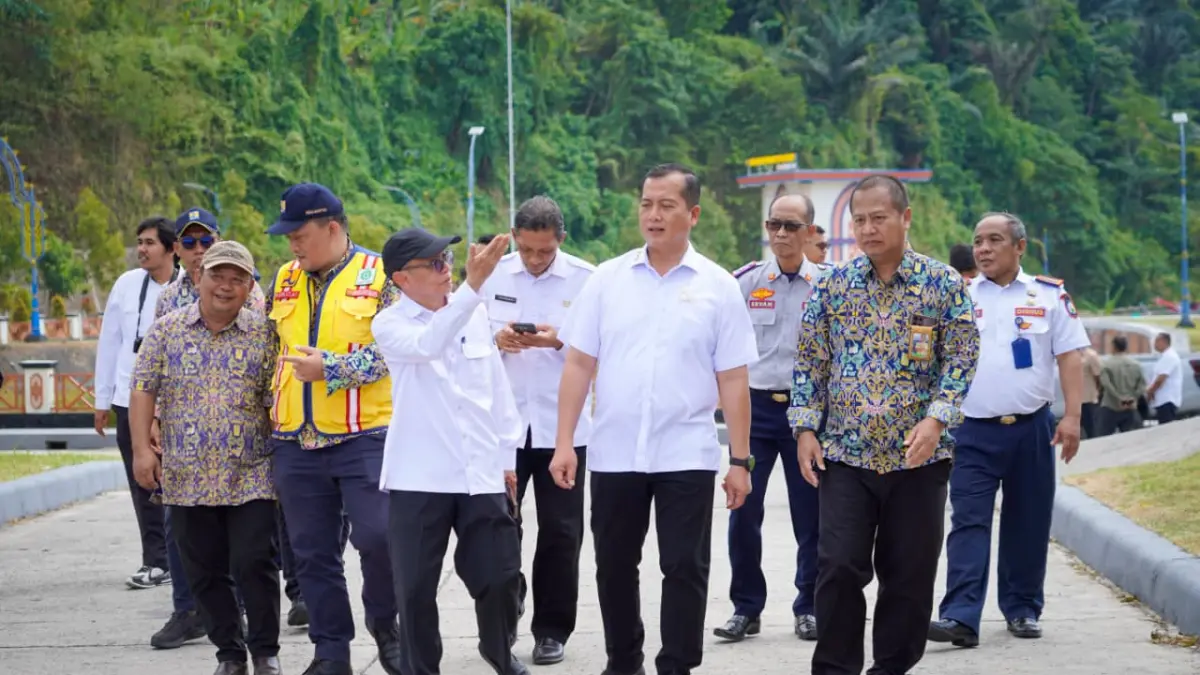 Pengecekan Bendungan Meninting oleh Pemprov NTB dan stakeholder terkait, dalam rangka menyambut kedatangan Presiden Prabowo Subianto, Rabu (8/7). (BIRO UMUM SETDA NTB FOR LOMBOK POST).