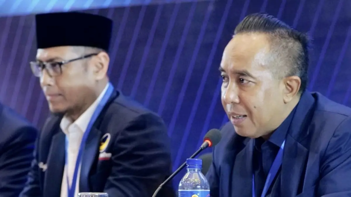 Sekretaris DPW NasDem NTB Ardany Zulfikar (kiri) mendampingi Ketua DPW NasDem NTB Mori Hanafi dalam momen Rapat Kerja Wilayah (Rakerwil) DPW NasDem NTB, Jumat dua pekan lalu (26/6).&nbsp;