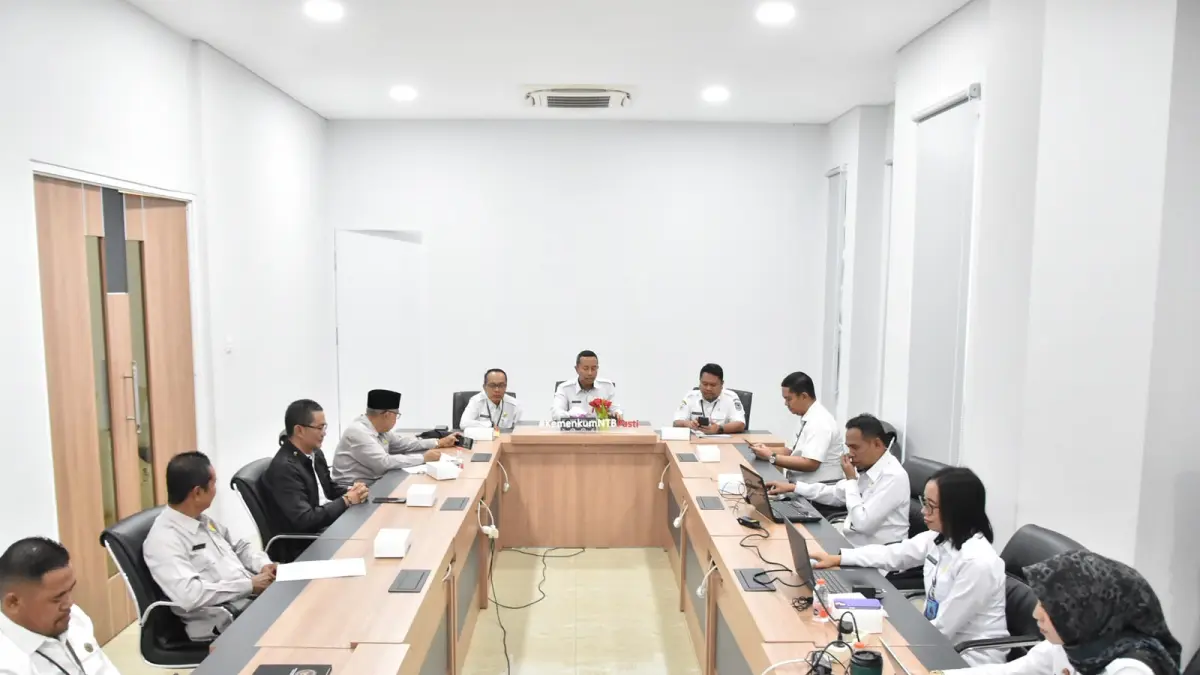 Tim Kanwil Kemenkum NTB bersama Pemerintah Kota Mataram menggelar rapat harmonisasi Raperda Bale Mediasi dan perubahan susunan perangkat daerah di Ruang Rapat ZI Kanwil Kemenkum NTB, Rabu (8/7).
