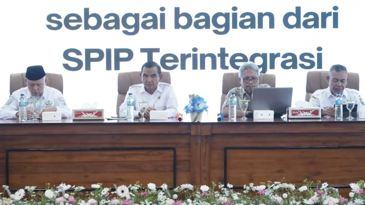 Wabup Sumbawa Mohamad Ansori (dua kiri) membuka Workshop Pengendalian Korupsi sebagai Bagian dari SPIP Terintegrasi Tahun 2026 di aula H Madilaoe ADT Lantai III Kantor Bupati Sumbawa, Rabu (8/7).