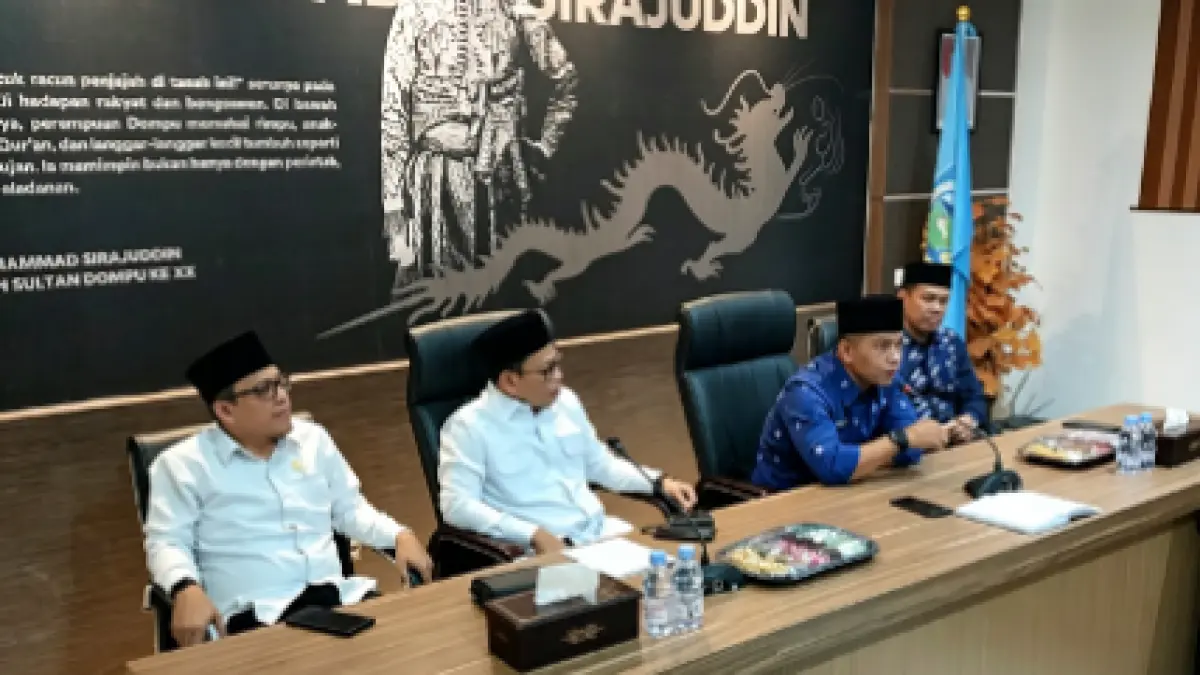 Asisten Pemerintahan dan Kesejahteraan Rakyat Setda Dompu Ardiansyah membuka tahapan verifikasi faktual dan wawancara calon pimpinan Baznas Dompu di ruang rapat bupati setempat, Kamis (9/7).